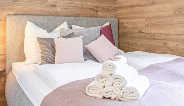 Elegant & Cozy 5BR Haven - By The Danube River in Krems