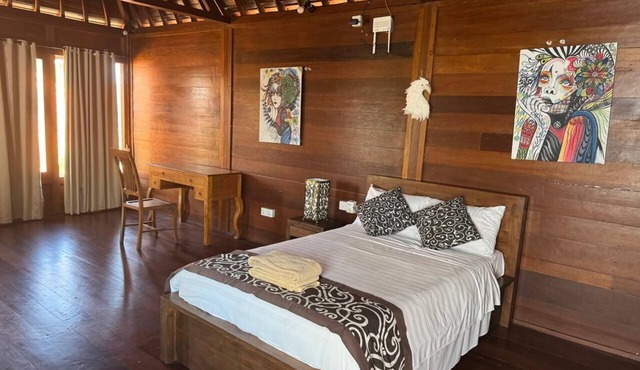 Enchanting wooden house with AC in Ubud for a relaxing getaway