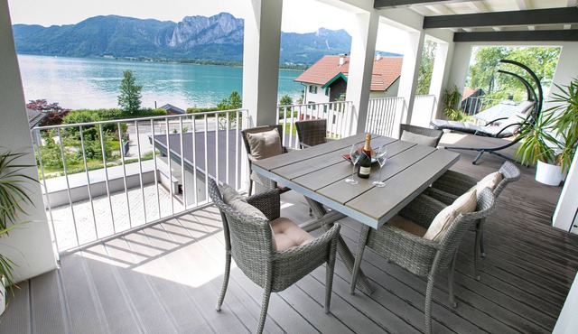Exclusive villa with lake view in Mondsee