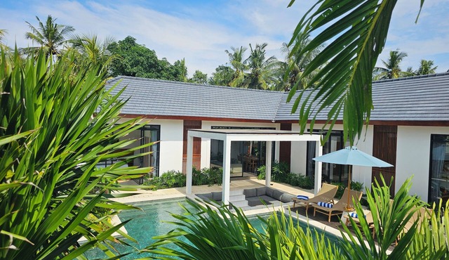 Exclusive West Bali 6-Person Villa - 60m2 Infinity Pool & Ocean-Side Luxury in Jembrana.