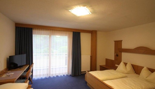Family Room with 2 Bedrooms - Erlebnishotel Kärnten-Mölltal in Untergratschach
