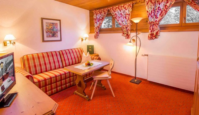 Family Suite with Gaupenfenster - Hotel Kristberg in Lech