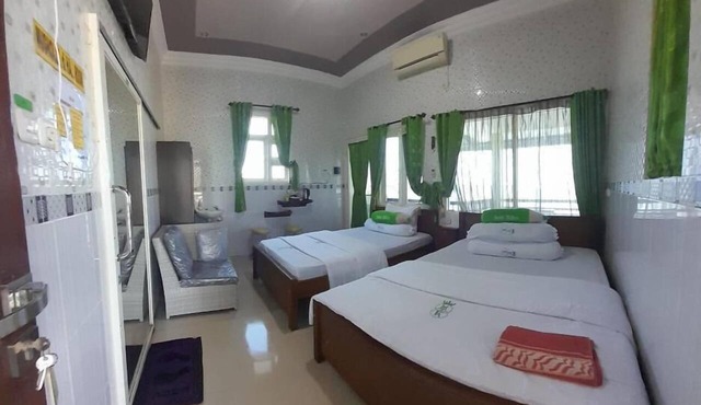 FATHIN HOTEL BAWEAN SYARIAH