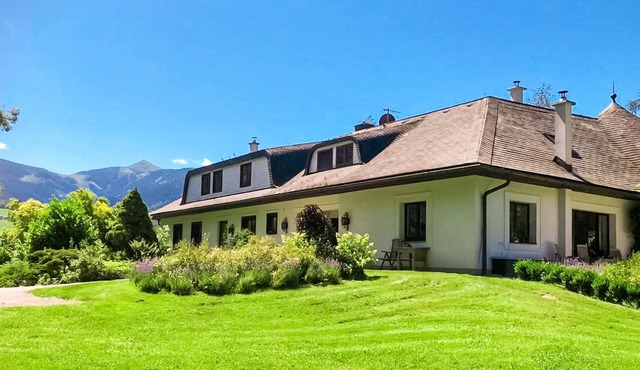 Ferienhaus mit schoenen Pool in Aigen im Ennstal