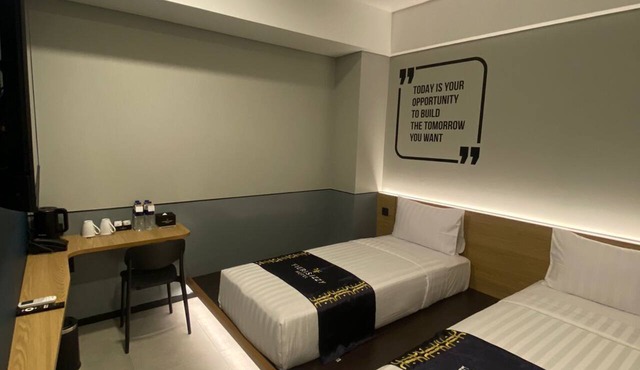 FIERIS IZZY HOTEL