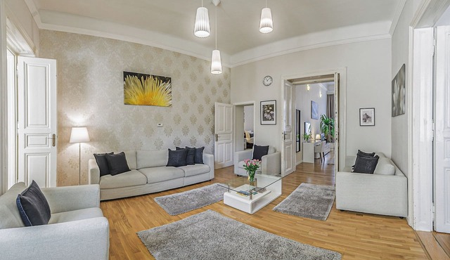 First Class Apartment - 160 sq.m, 4 Bedrooms + 4 Bathrooms, in centre in Budapest