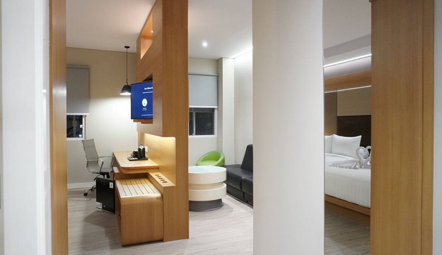 Front One Hotel Papua Lestari