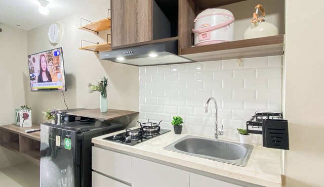 Good Neat Studio Room At Apartment Lrt City Jatibening