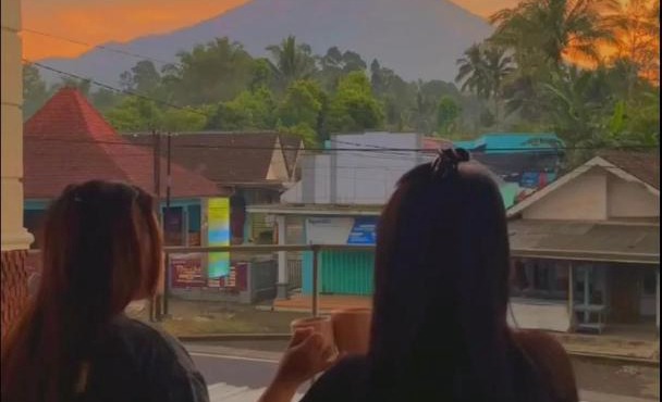 HARMONI GUEST HOUSE tumpak sewu in Sumberbopong
