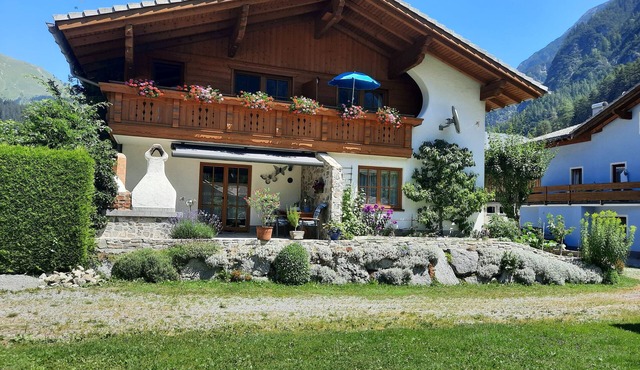 HOLIDAY APARTMENT-SARAH with balcony and 2 separate bedrooms in Steeg