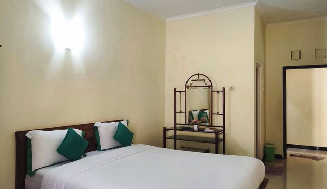 Homely Guest House Tegal in Tegal
