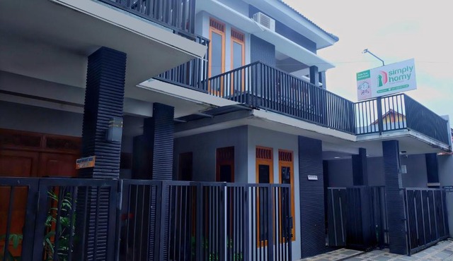 Homestay Syariah Gejayan Dekat Pakuwon Mall by Simply Homy