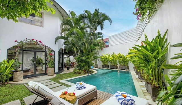 Homey 5 BR Villa In Seminyak