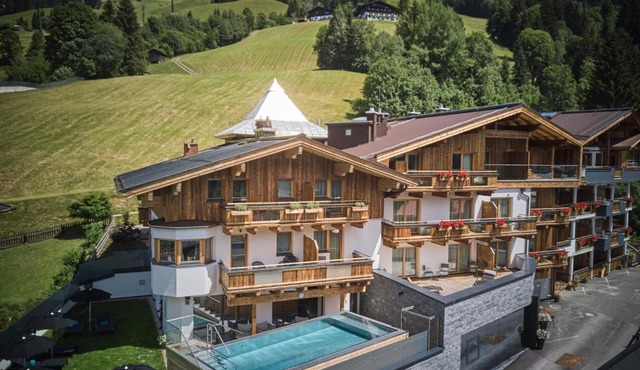 Hotel Astrid mit Panoramapool & inklusive JokerCard in Saalbach-Hinterglemm