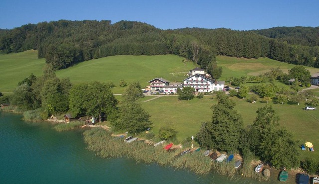 Hotel Garni Dorferwirt am Irrsee in Tiefgraben