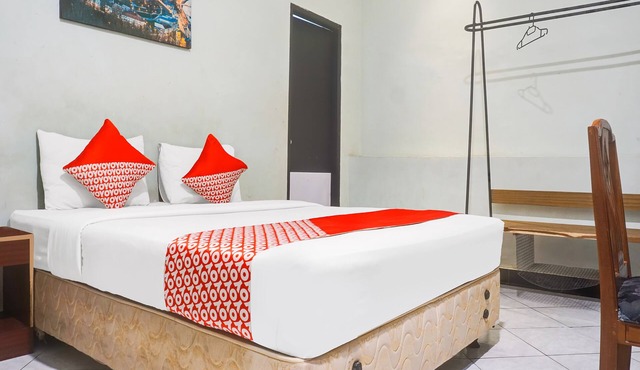 Hotel O Makassar near Mall Panakukkang formerly Sayang Home Stay
