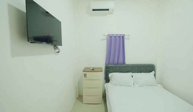 Hotel O Qq Kost Near Pantai Kebesaran Beach