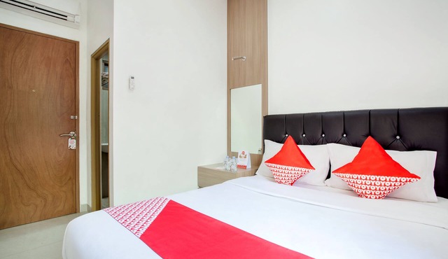 Hotel O Sarkawi Residence