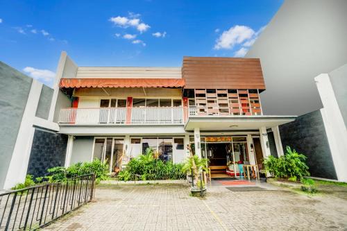 Hotel O Siwalankerto Near Surabaya Carnival in Surabaya