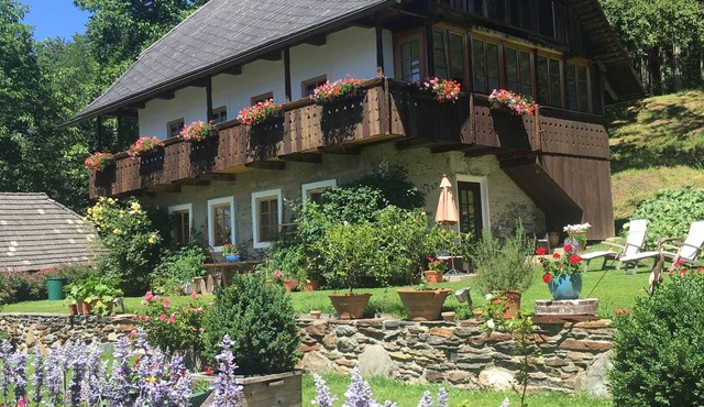 House, Rose Garden, Woods, nearby Lakes, in Feldkirchen in Kärnten