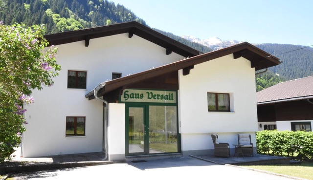 Individual offers- 2-14 pers. 2 apartments and 2 double rooms available in Partenen