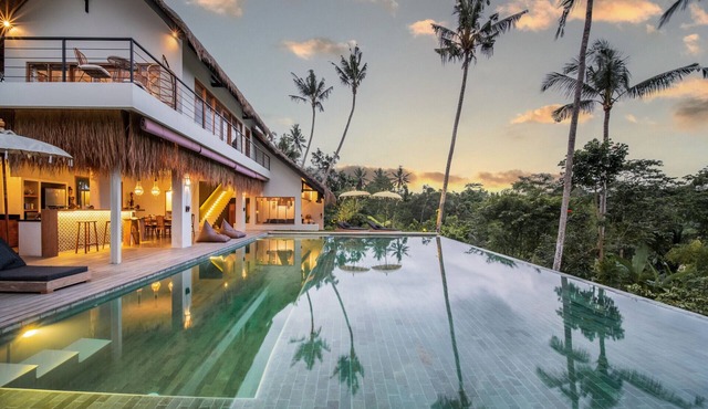 Infinity Pool Over Jungle Yoga Shala Near Ubud in Ubud