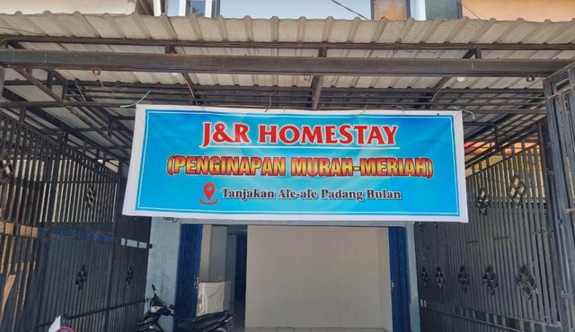 J&R Home Stay Penginapan Murah Meriah.