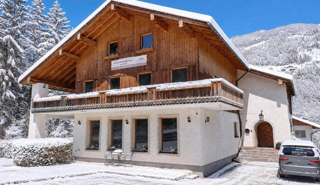 Large group house with cosy bar and large garden in Rangersdorf