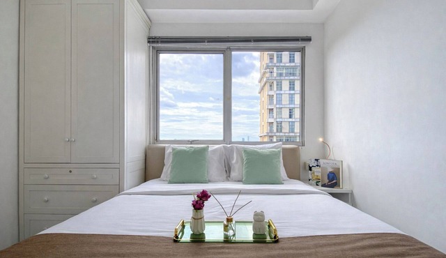 Lavish White 1Br With Working Room At Pakubuwono Terrace Apartment in Jakarta