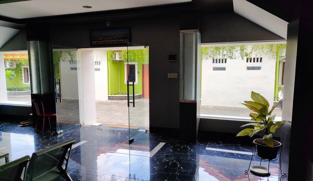 Lonari Hotel in Medan