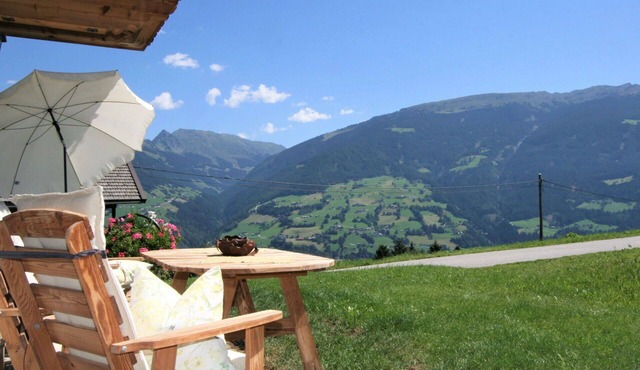 Lovely apartment for 5 guests with WIFI, TV and terrace in Kaltenbach