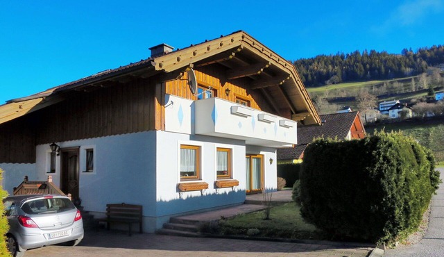 Lovely apartment for 5 guests with WIFI, TV, balcony, pets allowed and panoramic view in Öblarn