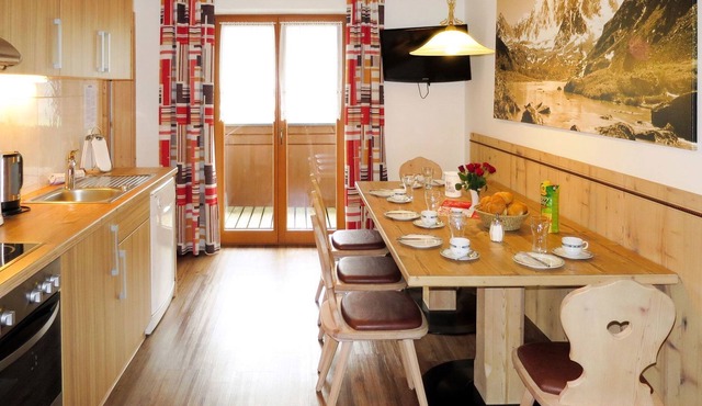 Lovely apartment in villa for 5 guests with WIFI, pool, TV, terrace and parking in Mitterdorf