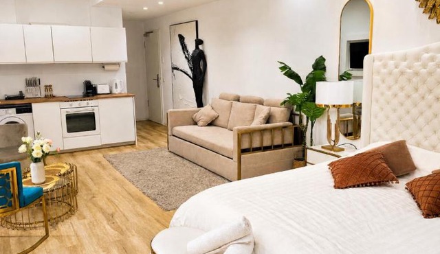 Lovely central apartment - Pool Gym Sauna extra buchbar in Munich