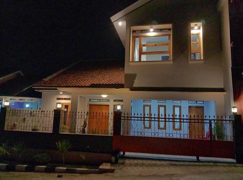 Lubna Homestay - by Login in Kuningan