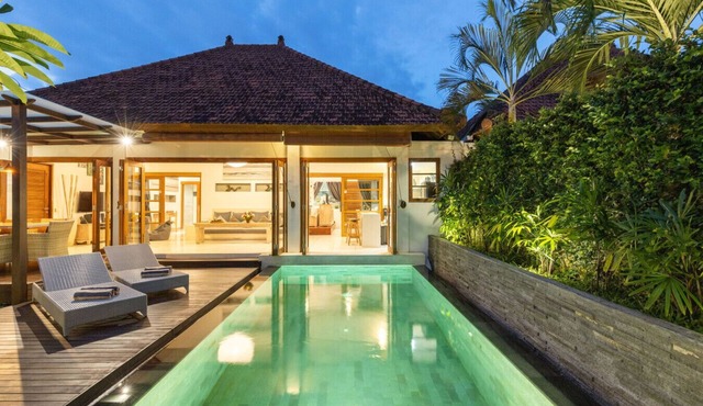 Luxurious & Cozy King Beds, Pool, Free Parking