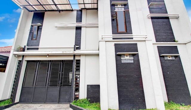 Luxury Deluxe DBL Retreat W/Free WiFi and Parking in Purwokerto