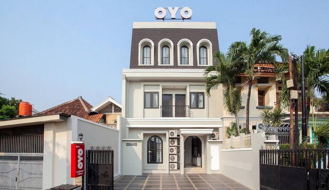 Luxury Deluxe DBL Retreat W/Free WiFi and Parking in Jakarta