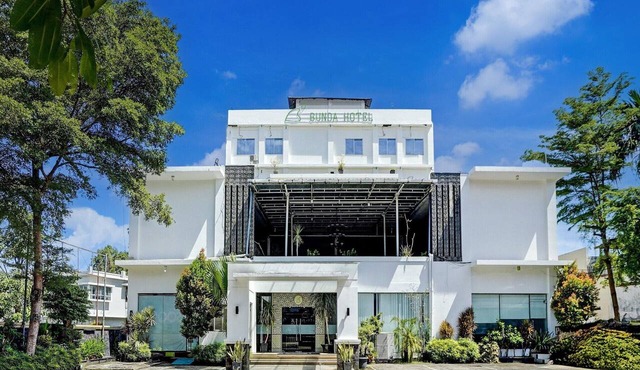 Luxury Deluxe DBL Retreat W/Free WiFi and Parking in Padang
