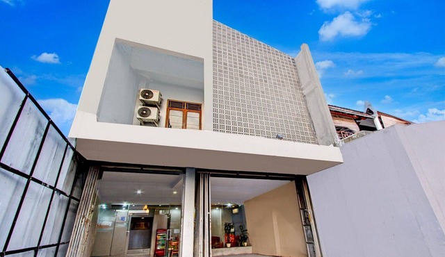 Luxury Deluxe DBL Retreat W/Free WiFi and Parking in Tegal