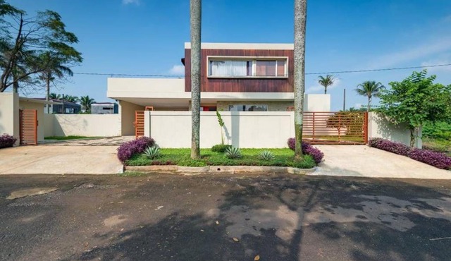 Luxury Tropical Modern House in Tajur Halang