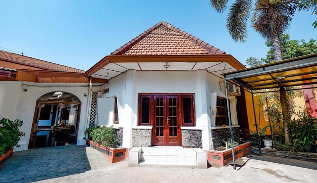 Luxury Twin Stay with Free WiFi and Parking