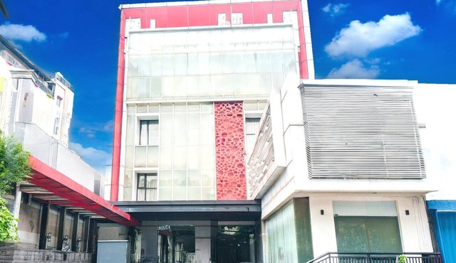 Luxury Twin Stay with Free WiFi and Parking in Jakarta