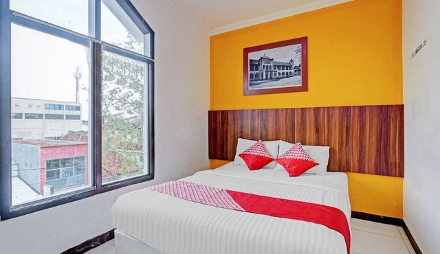 Luxury Twin Stay with Free WiFi and Parking in Semarang