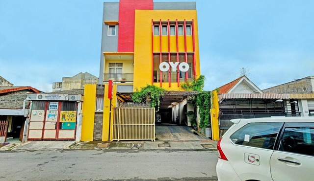 Luxury Twin Stay with Free WiFi and Parking