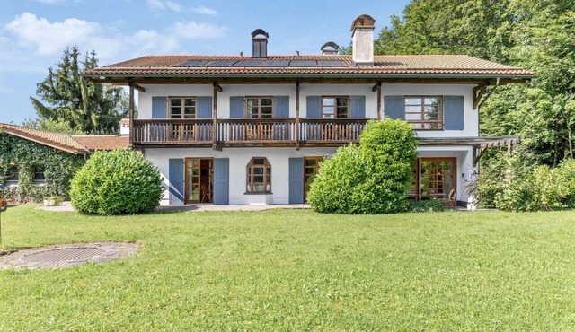 Luxury villa with indoorpool, sauna & open fireplace in Siegsdorf