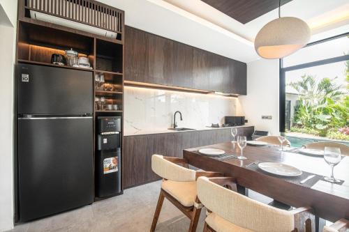 Magnificent 5BR Retreat Near Finns Beach Canggu in Canggu