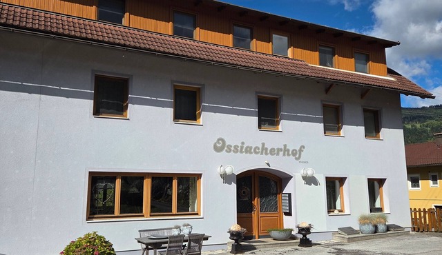 Merlschober, Apartment 4 with Lake View, Private Beach and Balcony in Ossiach