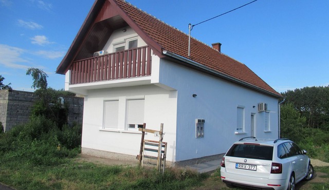 Modern, Spacious Home 2 mins from "R' Shayele" in Bodrogkeresztúr