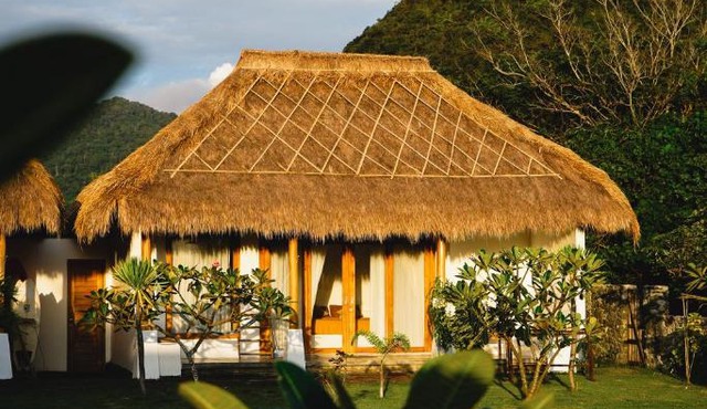 Muara Surf House - Yoyos beachfront